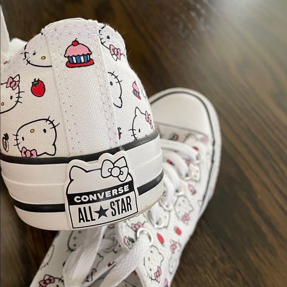 Hello Kitty x converse size 8 - Picture 10 of 10